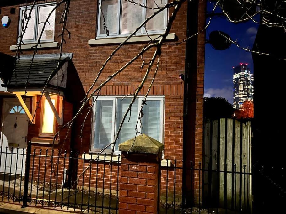 New Manchester Getaway Home - Free Gated Parking With Fob Exterior foto