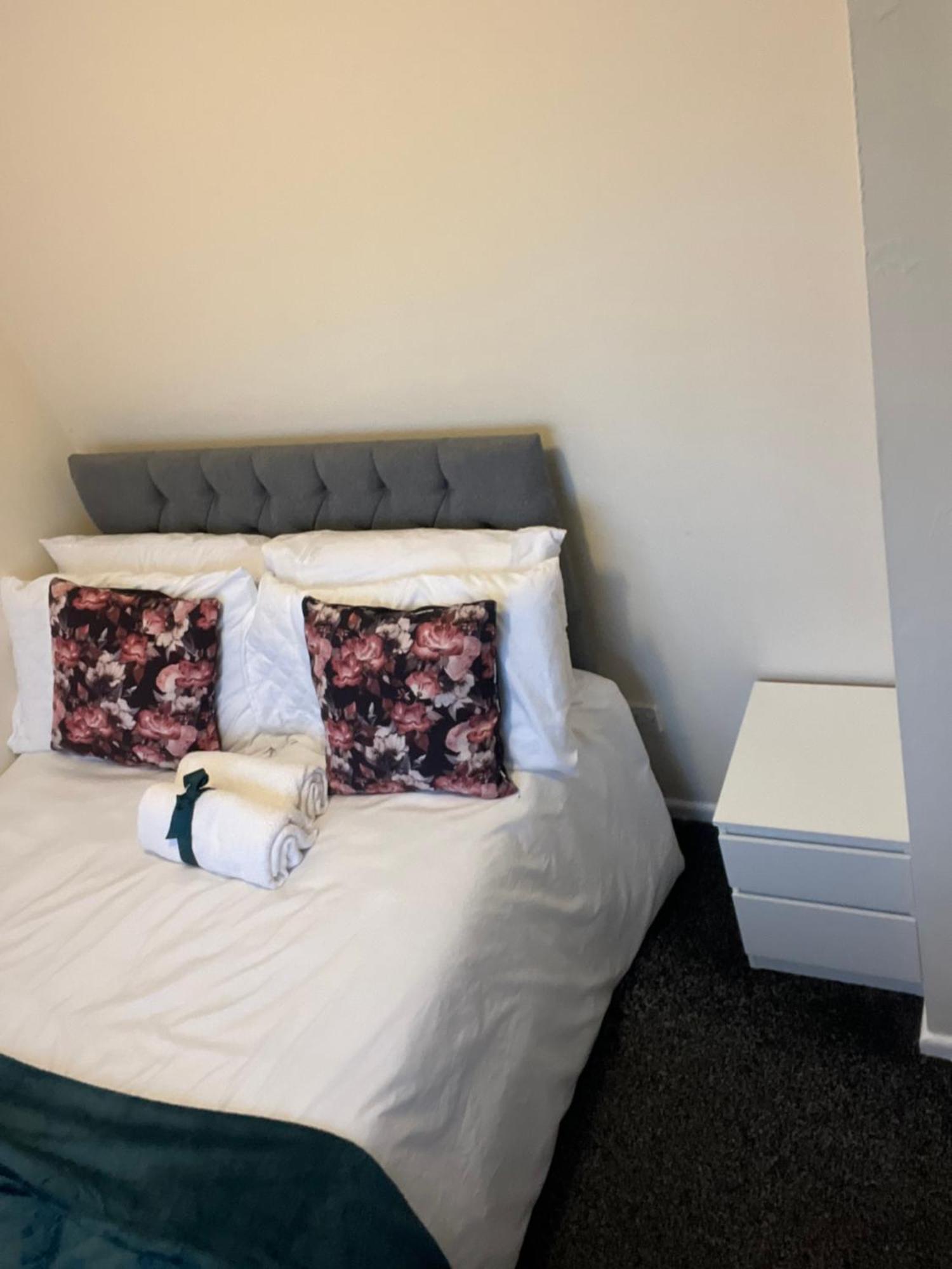 New Manchester Getaway Home - Free Gated Parking With Fob Exterior foto